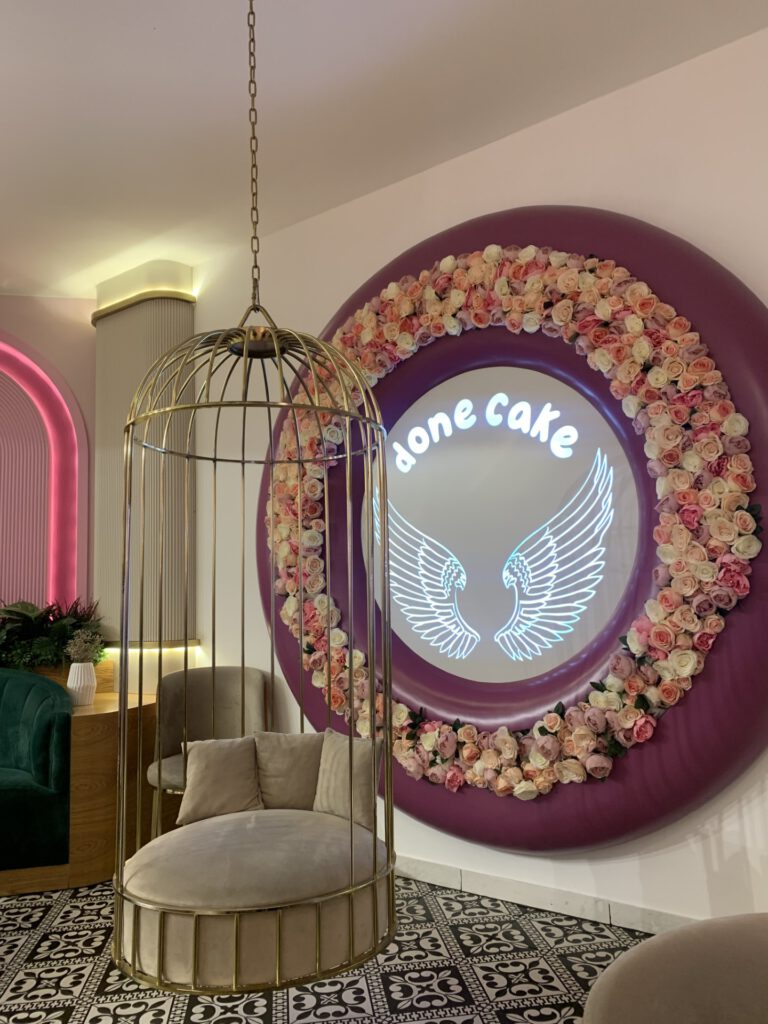 Ein süßer Traum in rosa: Café DoneCake in Düsseldorf